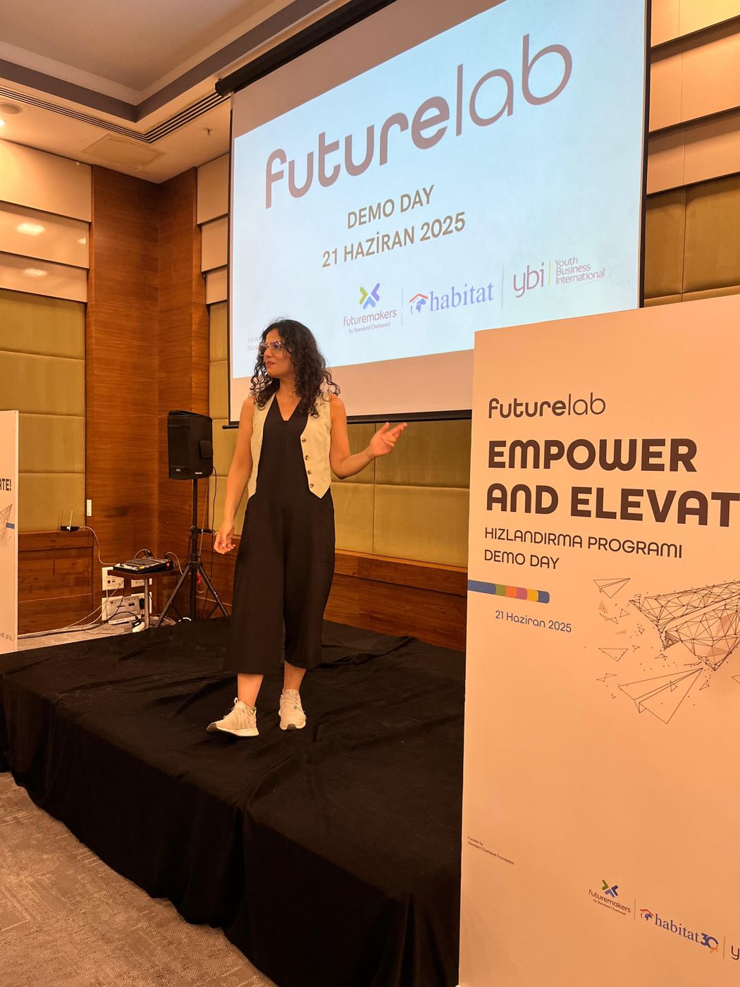 Demo Day sahnesi