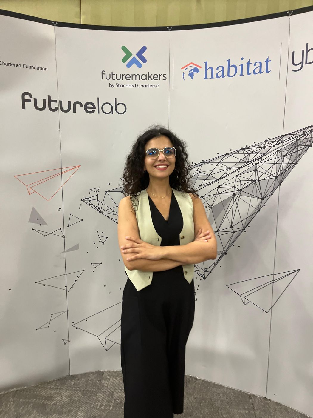 FutureLab panosu önünde